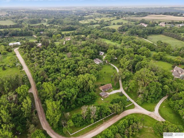 11414 N 76 Plaza, Omaha, NE 68122