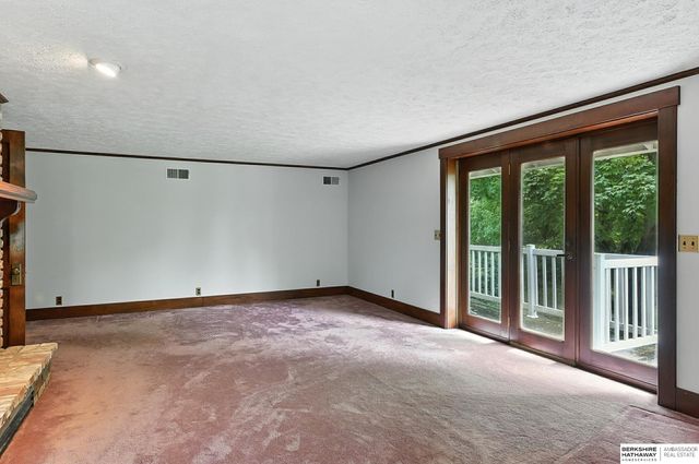 11414 N 76 Plaza, Omaha, NE 68122