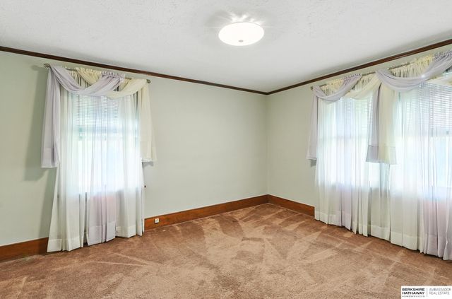 11414 N 76 Plaza, Omaha, NE 68122