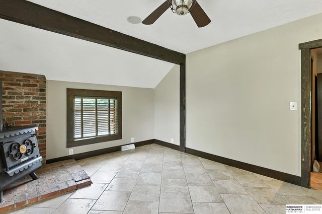 11414 N 76 Plaza, Omaha, NE 68122