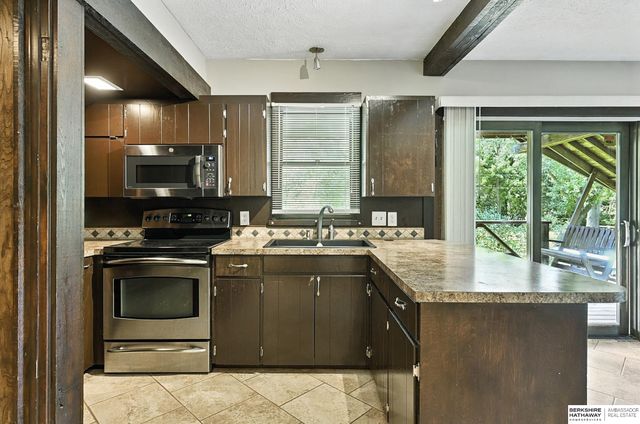 11414 N 76 Plaza, Omaha, NE 68122