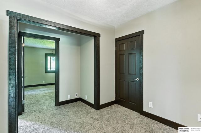 11414 N 76 Plaza, Omaha, NE 68122