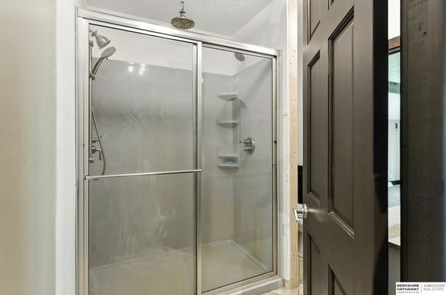 11414 N 76 Plaza, Omaha, NE 68122