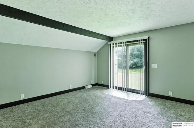 11414 N 76 Plaza, Omaha, NE 68122