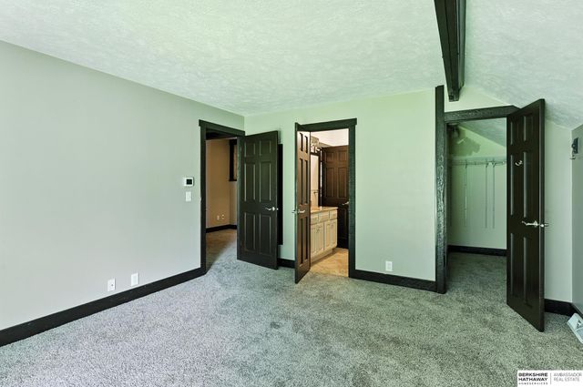 11414 N 76 Plaza, Omaha, NE 68122