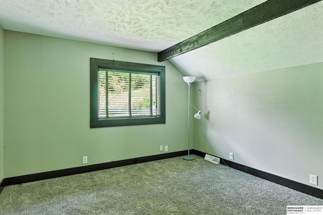 11414 N 76 Plaza, Omaha, NE 68122