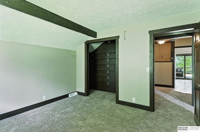 11414 N 76 Plaza, Omaha, NE 68122