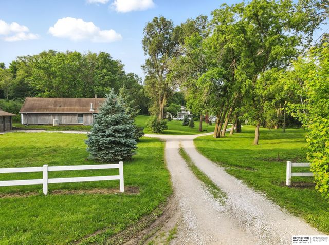 11414 N 76 Plaza, Omaha, NE 68122