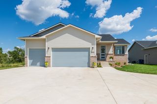 5432 N Saint Paul Ct, Wichita, KS 67204