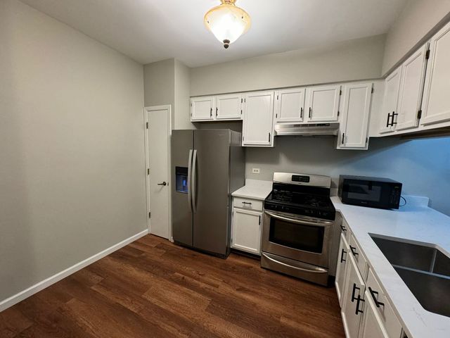 1619 WOODCREST Circle, Mundelein, IL 60060