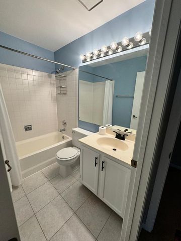 1619 WOODCREST Circle, Mundelein, IL 60060