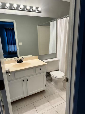 1619 WOODCREST Circle, Mundelein, IL 60060