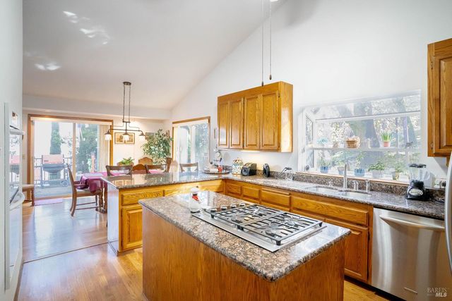 514 Country Club Ln, Napa, CA 94558