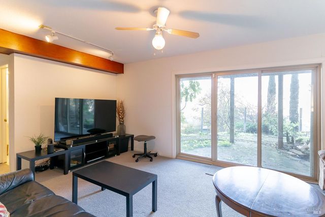 514 Country Club Ln, Napa, CA 94558