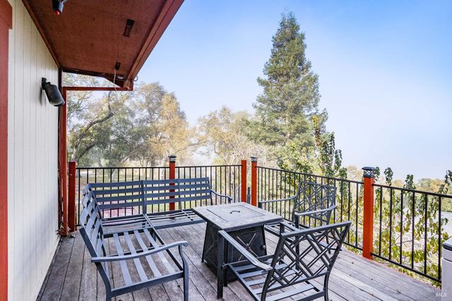 514 Country Club Ln, Napa, CA 94558