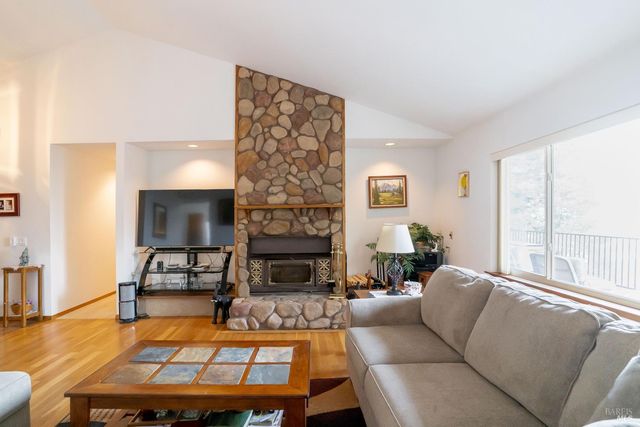 514 Country Club Ln, Napa, CA 94558