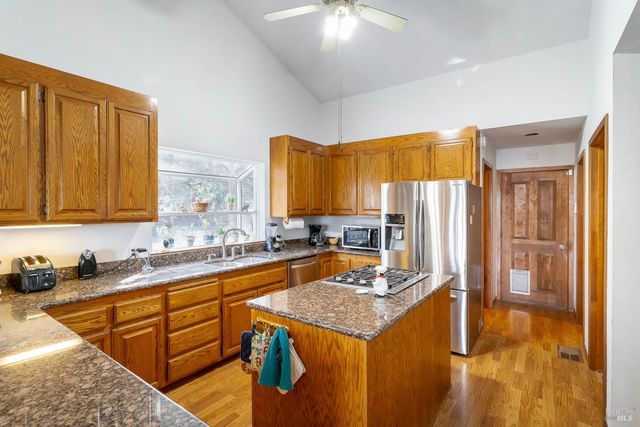 514 Country Club Ln, Napa, CA 94558