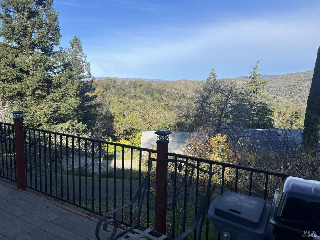 514 Country Club Ln, Napa, CA 94558