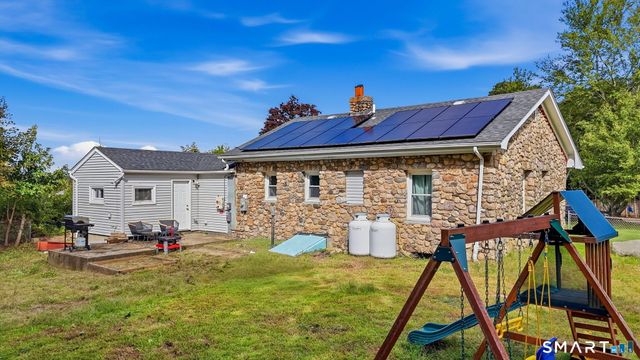 7 Rock Ridge Road, Waterford, CT 06385