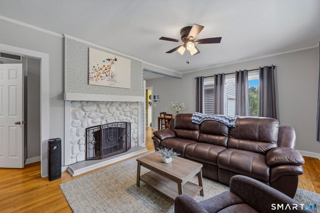 7 Rock Ridge Road, Waterford, CT 06385