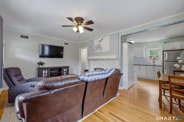 7 Rock Ridge Road, Waterford, CT 06385