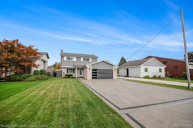 37762 Huron Pointe Drive, Harrison Charter Township, MI 48045