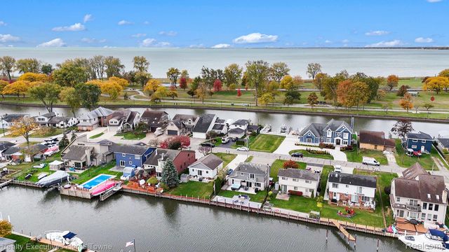 37762 Huron Pointe Drive, Harrison Charter Township, MI 48045