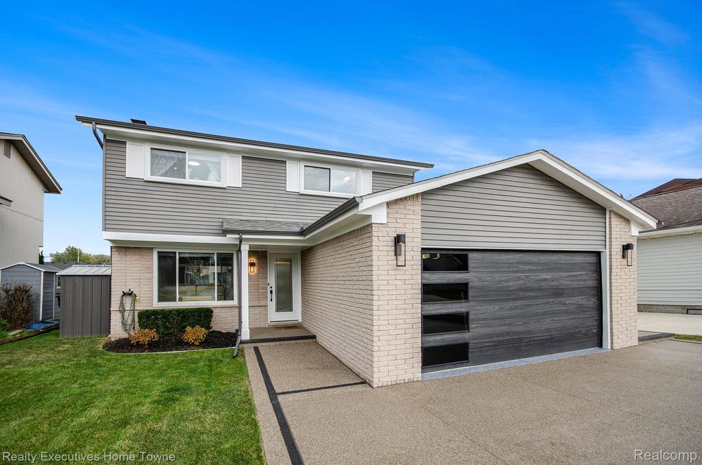 37762 Huron Pointe Drive, Harrison Charter Township, MI 48045