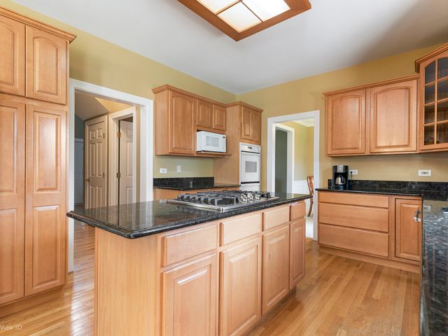 852 Sunrise Drive, South Elgin, IL 60177