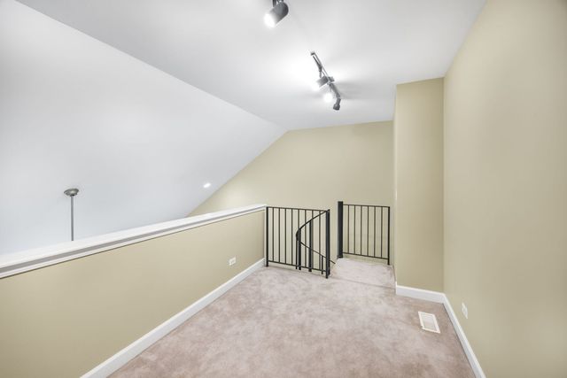 852 Sunrise Drive, South Elgin, IL 60177