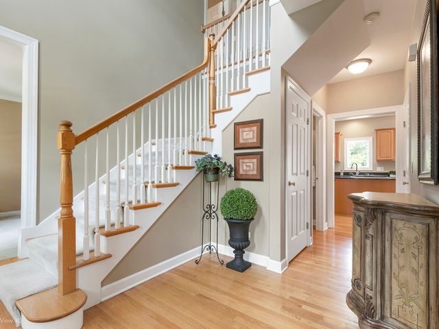 852 Sunrise Drive, South Elgin, IL 60177
