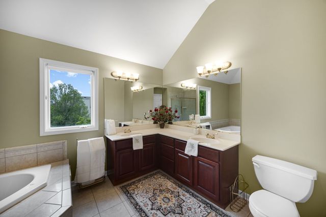 852 Sunrise Drive, South Elgin, IL 60177