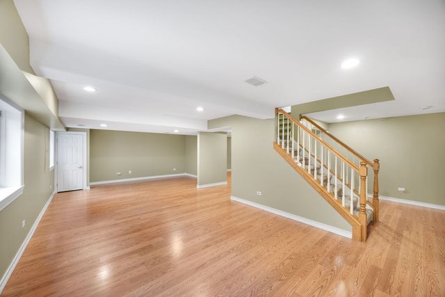 852 Sunrise Drive, South Elgin, IL 60177
