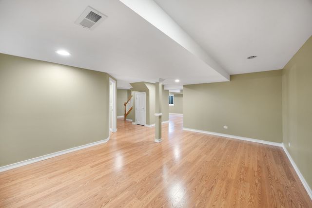 852 Sunrise Drive, South Elgin, IL 60177