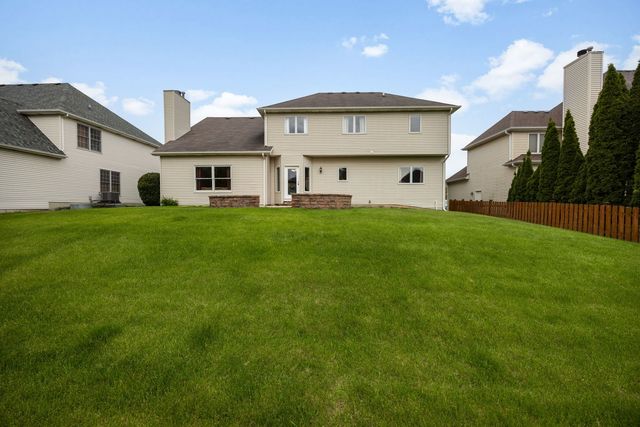 852 Sunrise Drive, South Elgin, IL 60177