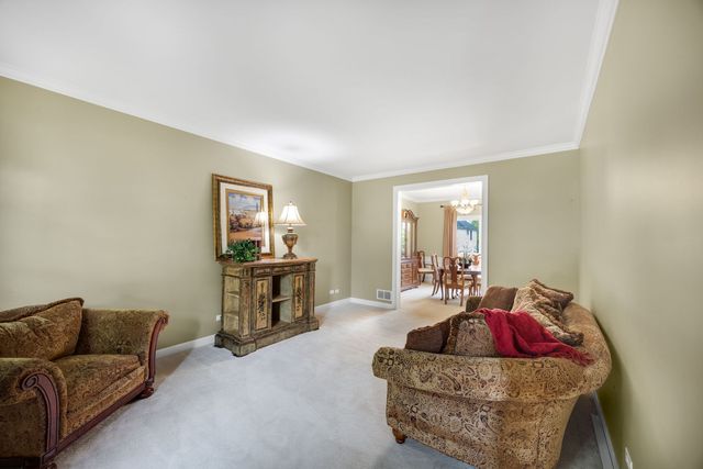 852 Sunrise Drive, South Elgin, IL 60177