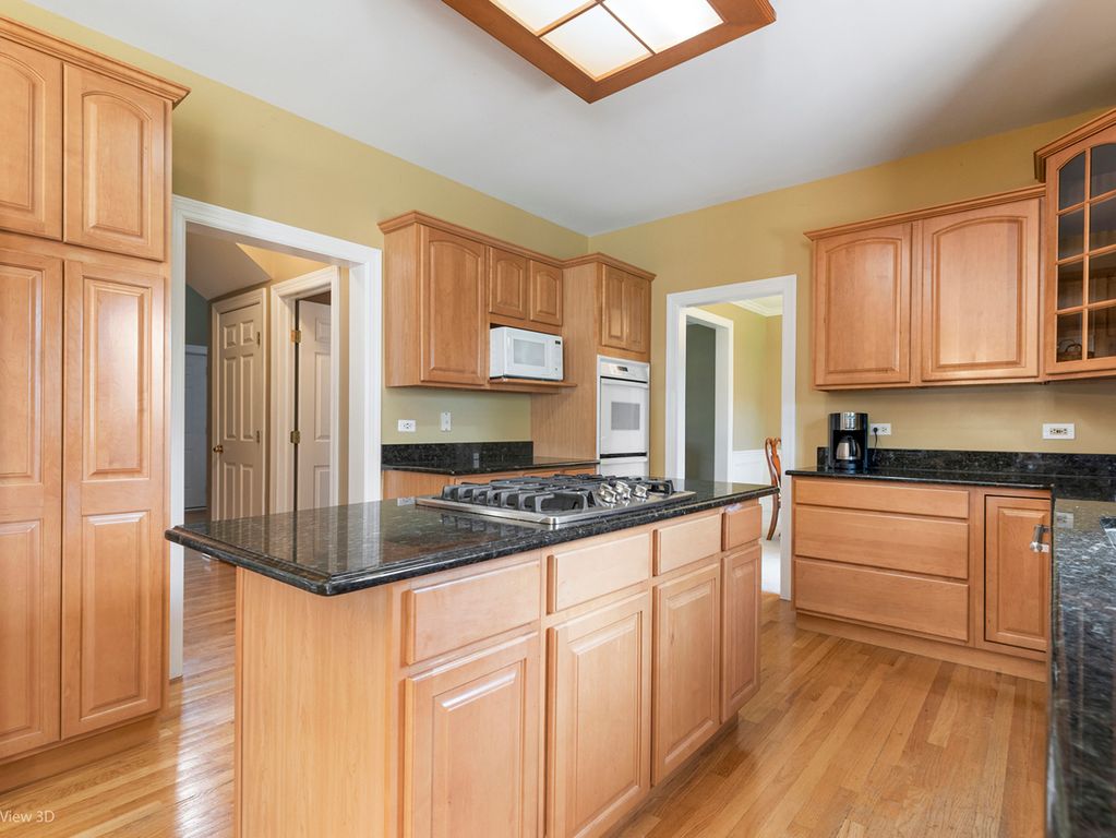Image 14 of property listing at 852 Sunrise Drive, South Elgin, IL 60177