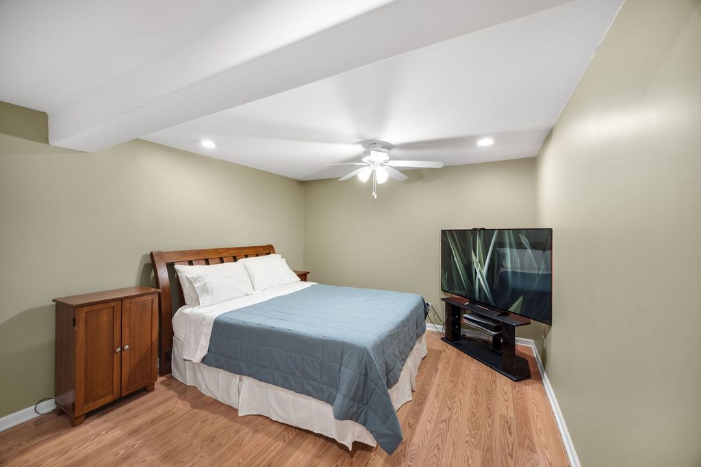 Image 35 of property listing at 852 Sunrise Drive, South Elgin, IL 60177