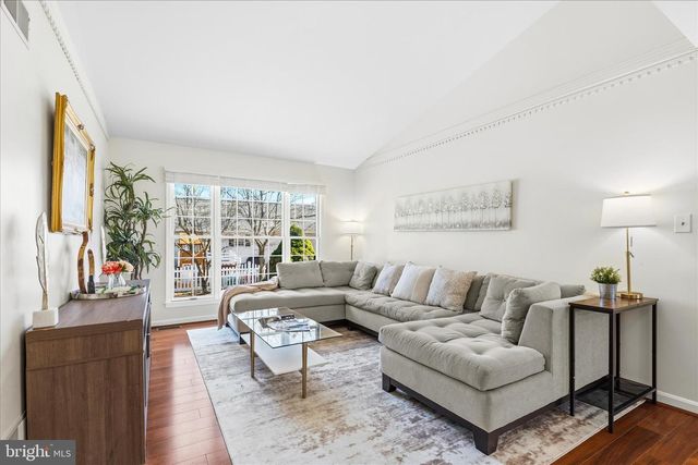 51 PEMBROKE LN, Falling Waters, WV 25419