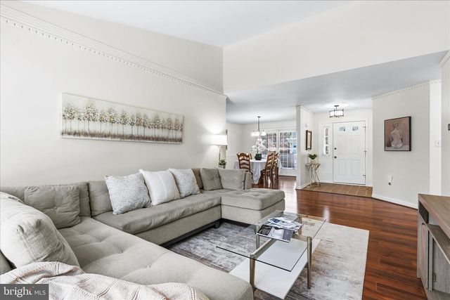 51 PEMBROKE LN, Falling Waters, WV 25419