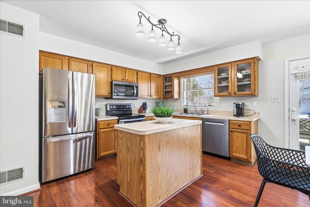 51 PEMBROKE LN, Falling Waters, WV 25419