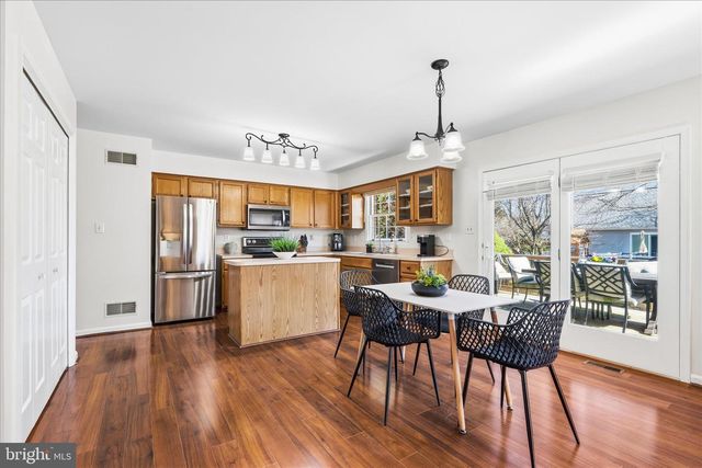 51 PEMBROKE LN, Falling Waters, WV 25419