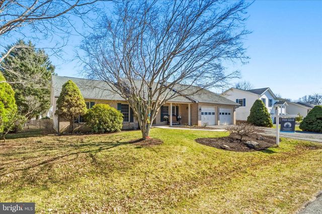 51 PEMBROKE LN, Falling Waters, WV 25419