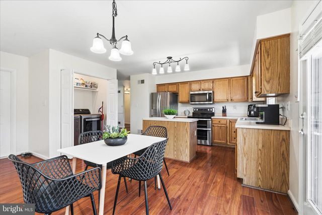 51 PEMBROKE LN, Falling Waters, WV 25419