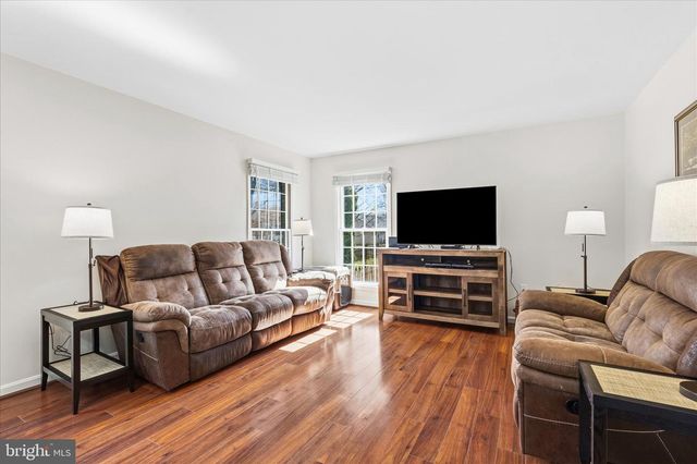 51 PEMBROKE LN, Falling Waters, WV 25419