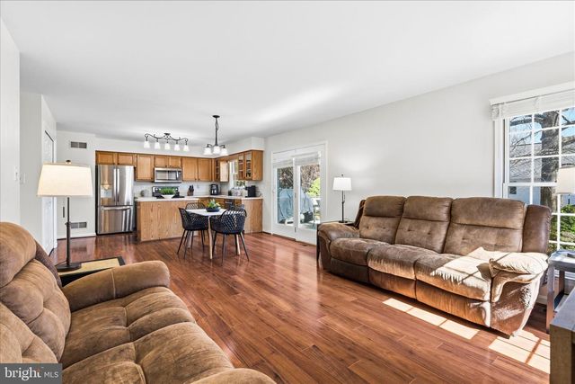 51 PEMBROKE LN, Falling Waters, WV 25419