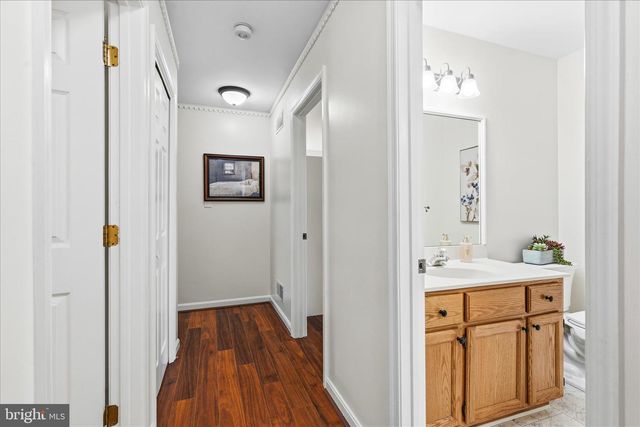 51 PEMBROKE LN, Falling Waters, WV 25419