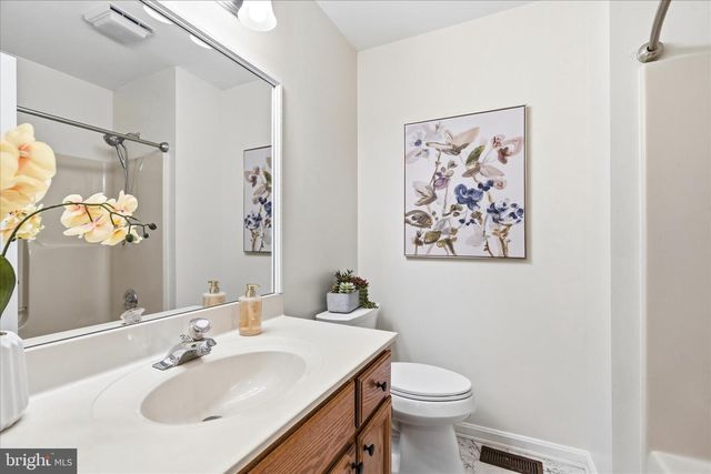 51 PEMBROKE LN, Falling Waters, WV 25419