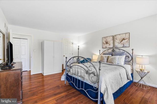 51 PEMBROKE LN, Falling Waters, WV 25419