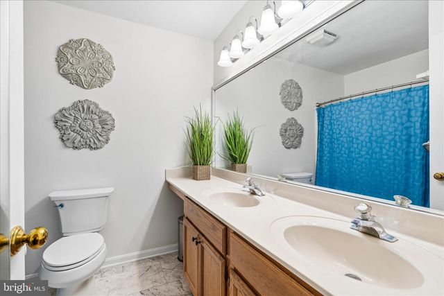 51 PEMBROKE LN, Falling Waters, WV 25419